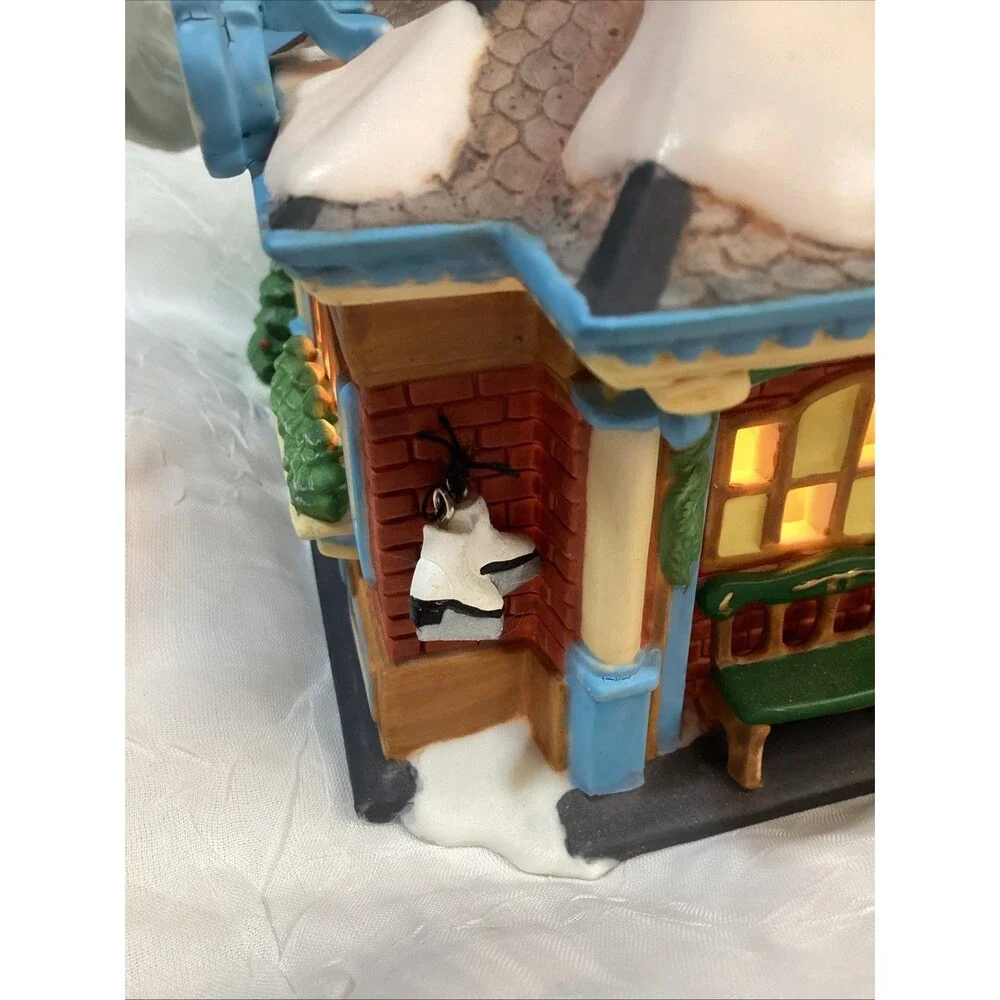 Dept 56 Christmas Lighted House Dorthy's Skate Rental Heritage Collection 1999